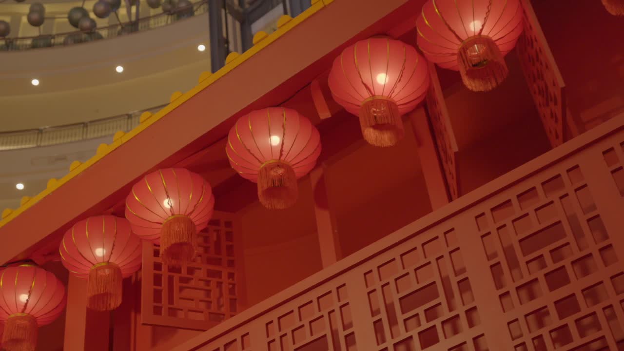 쇼핑몰 내부의 구정 등불