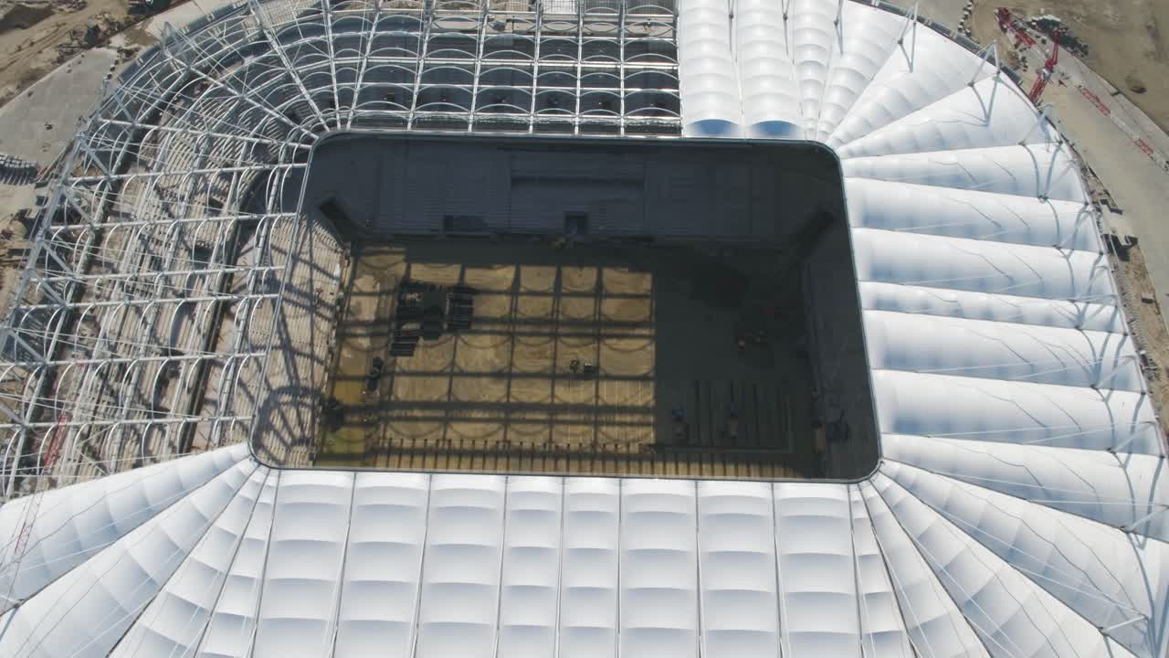 건설 중 인 빈 경기장 의 공중 사진