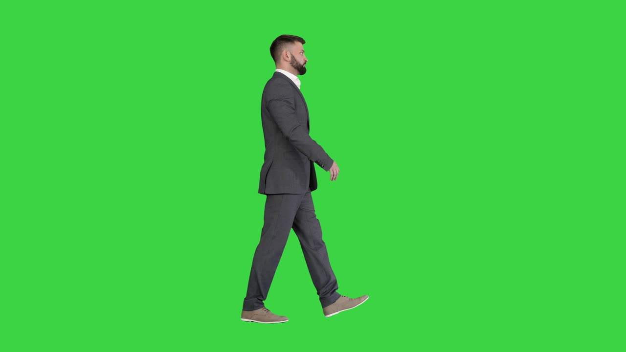 정식 슈트를 입은 심각한 사업가 녹색 화면에서 고, 크로마 키