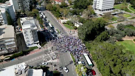 video 4k de protestas civiles en la ciudad de rehovot israel contra los cambios planeados del gobierno israelí al tribunal superior de justicia