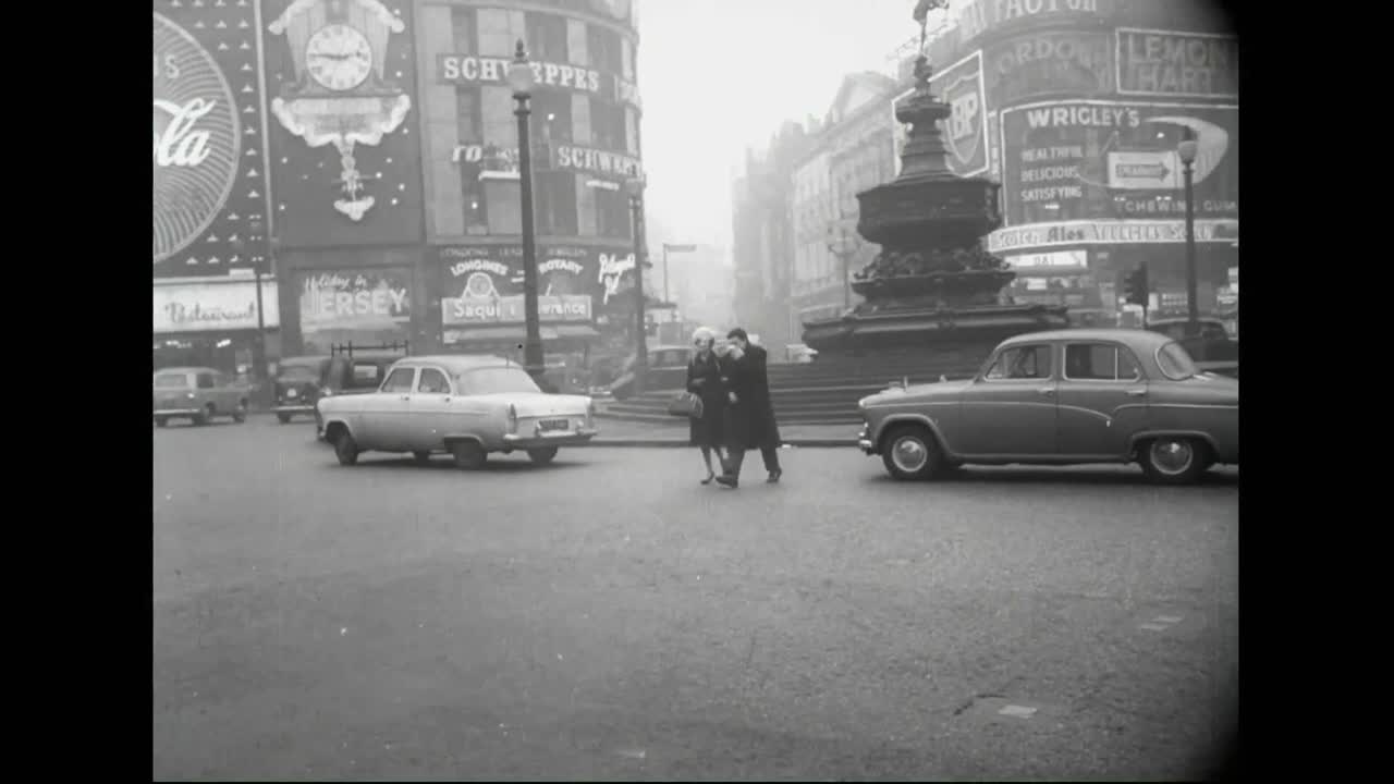 스모그 마스크는 런던의 날씨로부터 사람들을 보호하기 위해 1959년에 만들어졌습니다.
