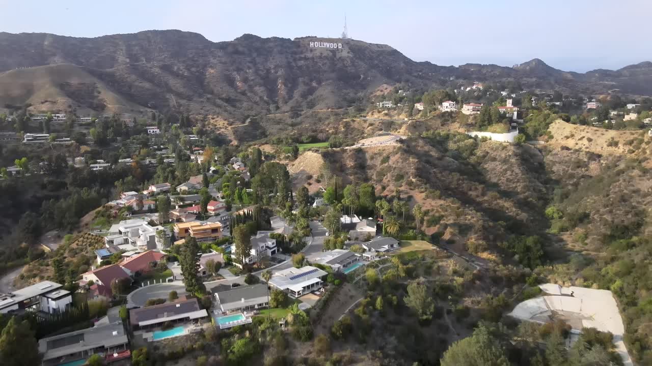 suburbio de celebridades de hollywood, casas de lujo en los ángeles, vista aérea de 4k