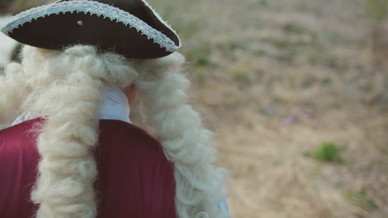 историческая фигура в костюме