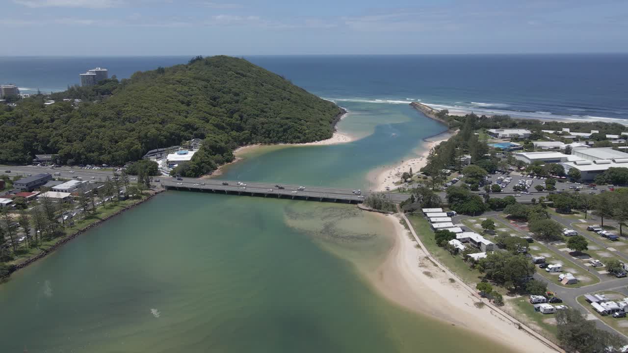 burleigh heads, australia에 있는 tallebudgera 크릭 다리의 탁 트인 전망