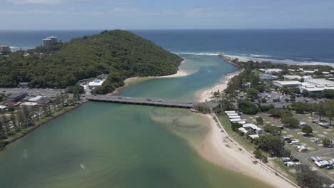 Panoramic-View-Of-Tallebudgera-Creek-Bridge-In-Burleigh-Heads,-Australia