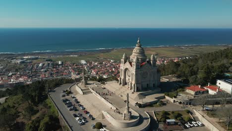 Santa-Luzia-Sanctuary,-Panorama-Luftaufnahme-Von-Viana-Do-Castelo,-Portugal