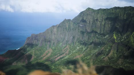 Timelapse-De-Nubes-Moviéndose-Sobre-La-Costa-De-Napali-En-Kauai,-Hawaii