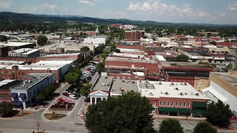 volando oltre la strada principale a kingsport tennessee