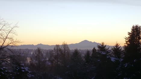 toma estática del monte panadero al atardecer, paisaje invernal