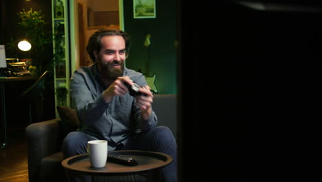 jugador enérgico saltando en el sofá, emocionado por comenzar el videojuego
