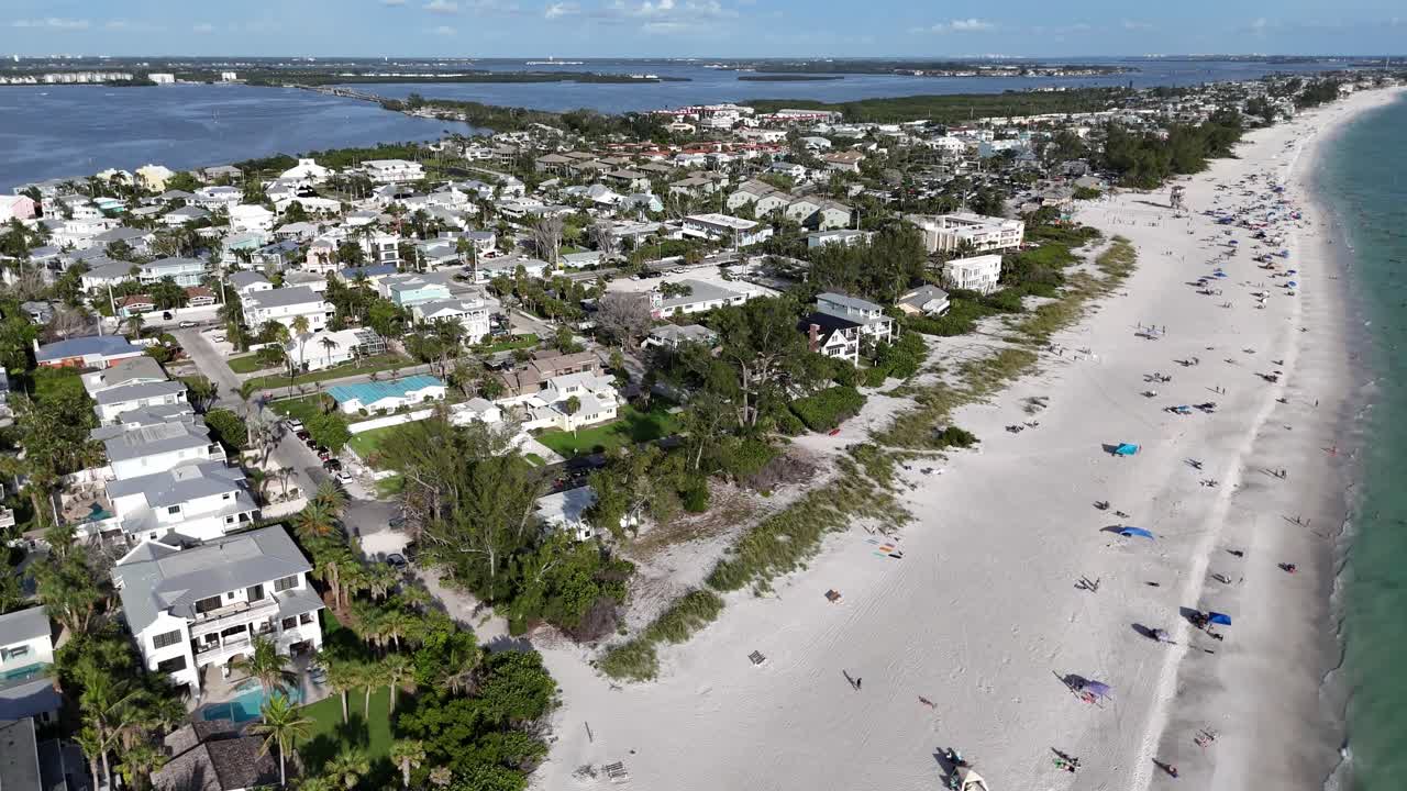 Turquoise Gulf waters on Holmes Beach on Anna Maria Island in the summer time in Florida