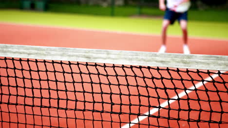 Tennisspieler-Spielt-Auf-Dem-Platz