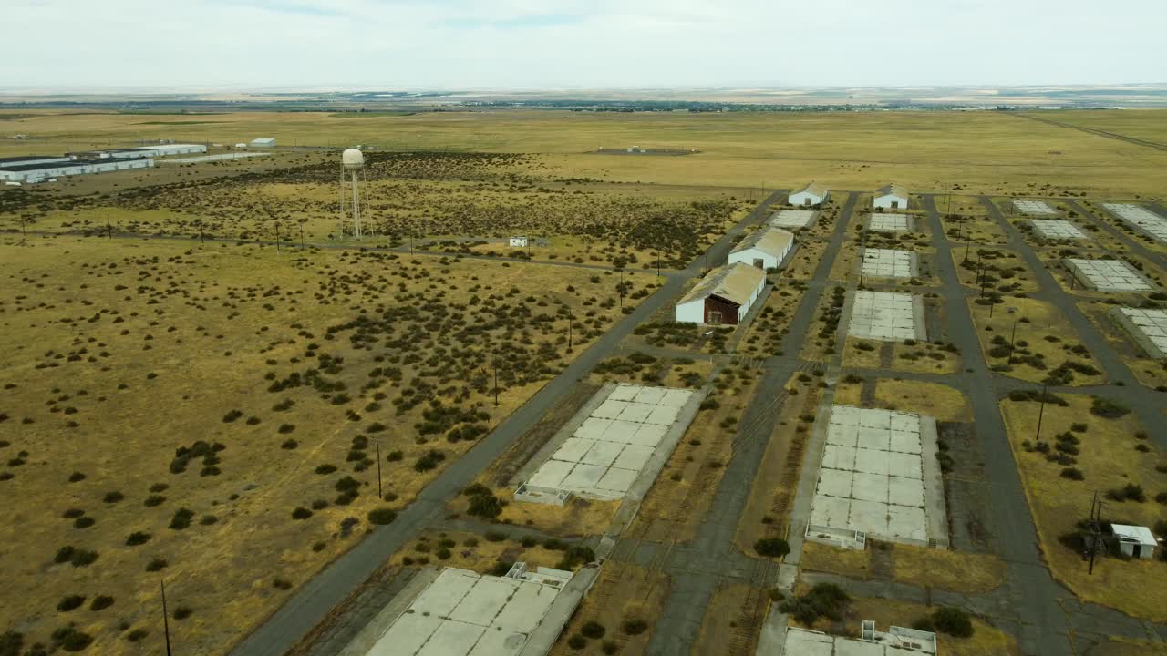 US, Oregon, Umatilla, 2025-08-03 - Drone view of abandoned buildings at the former Umatilla Chemical Depot