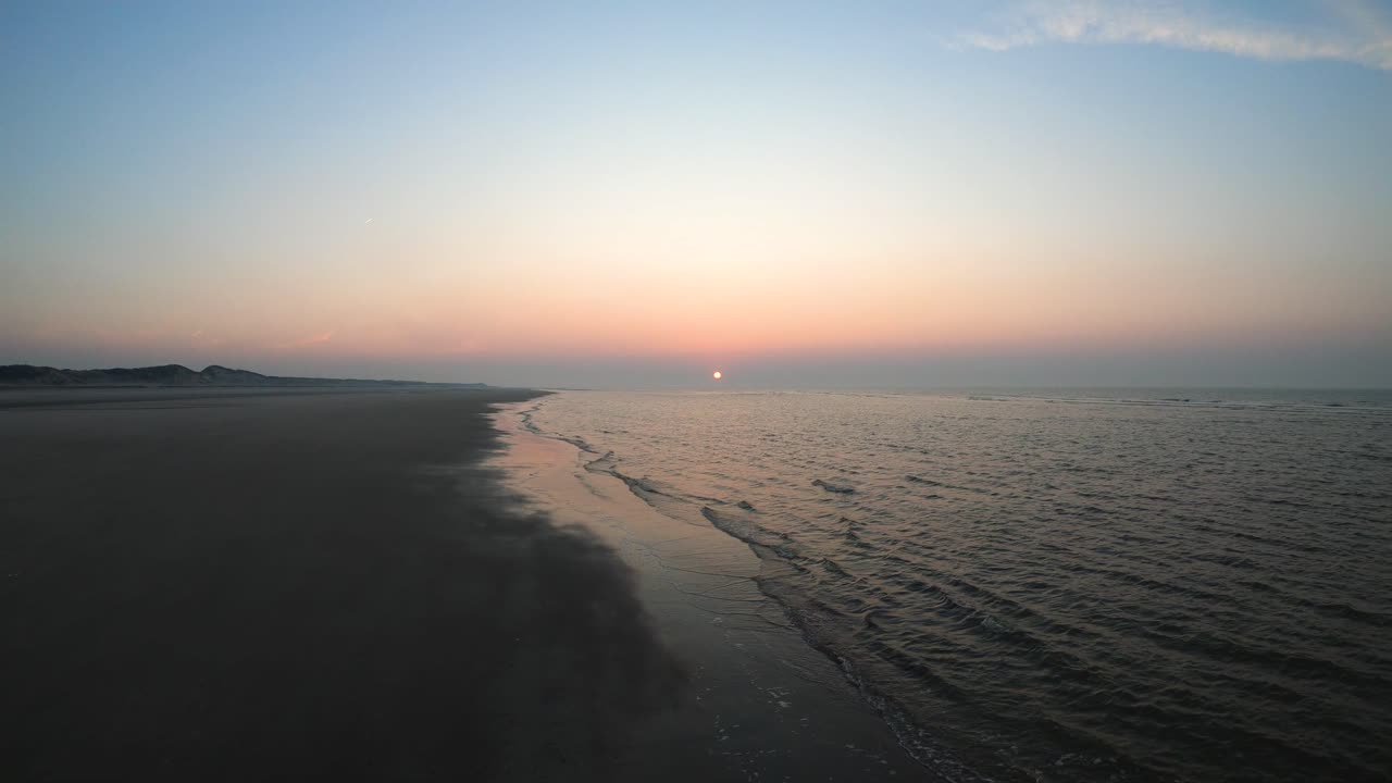 바다로 추운 날에 봄 바다 파도