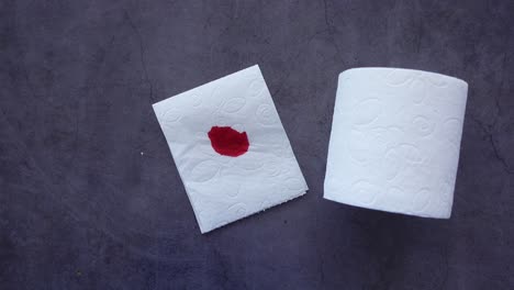 sangre en el papel higiénico