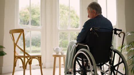 Rollstuhl,-Denkender-Und-älterer-Mann-In-Der-Krankenpflege