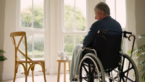 silla de ruedas, pensamiento y anciano en enfermería