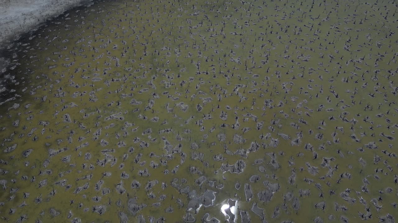 sobrevuelo aéreo se secó el lago taarbin durante el cambio climático y el calentamiento global en la tierra