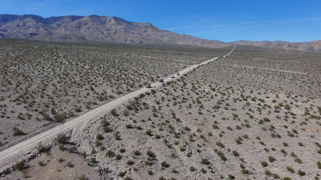 당신의  지프와 함께 모험의 정신을 풀어