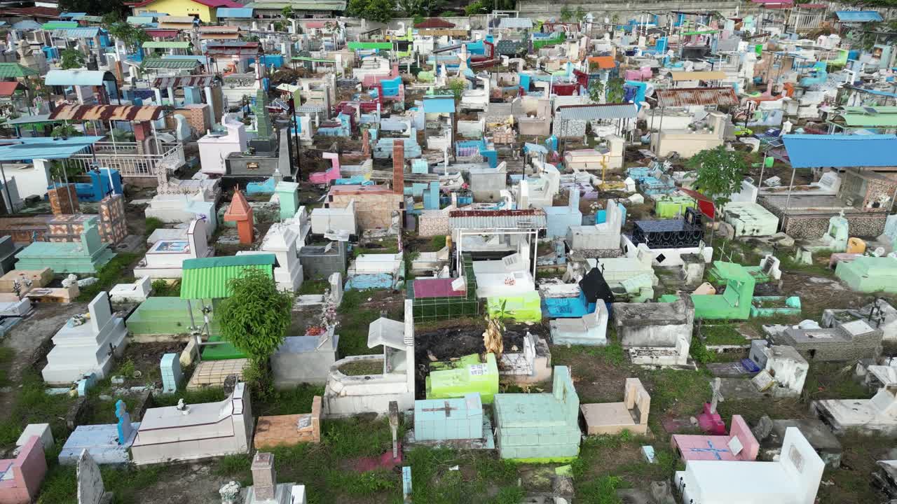 티모르 레스테 의 디리 에 있는 다채롭고 다양 한 묘지 의 공중 사진