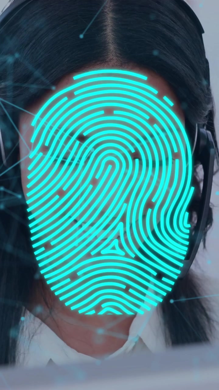 Animazione di connessioni e sicurezza bionica su una consulente donna felice al lavoro
