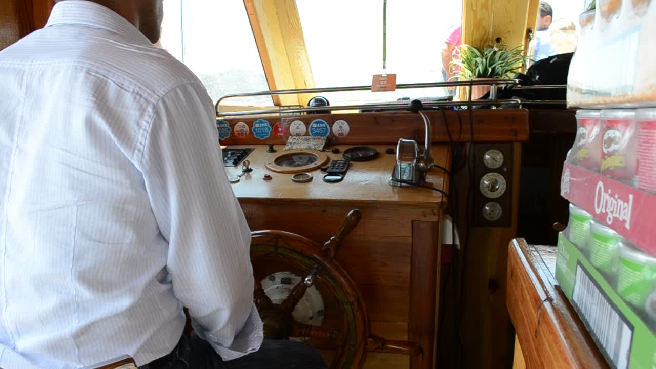 La nave in mare