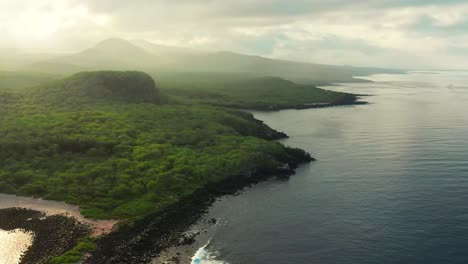 Islas-Galápagos-Aéreo-Dron-Arrecife-Submarino-Viaje-Naturaleza-Volcán-Avión