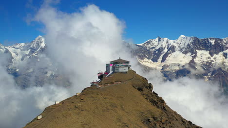 toma aérea de piz gloria en la región de jungfrau en los alpes suizos en suiza