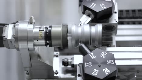 máquina de fresado cnc para metalurgia. corte de metal tecnología de procesamiento moderna.