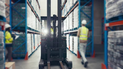 People,-warehouse-and-forklift-in-supply-chain