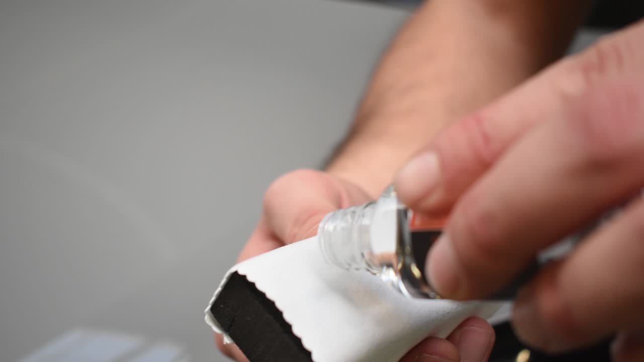 detalle cámara lenta tiro revestimiento cerámico gotas fibra paño esponja mecánico trabajo