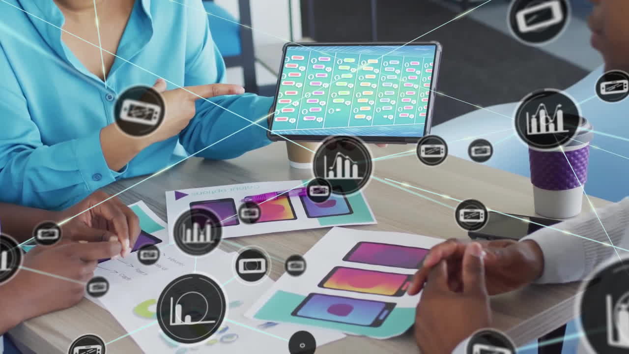 animación de una red de conexiones con iconos sobre una mujer de negocios caucásica que usa una tableta