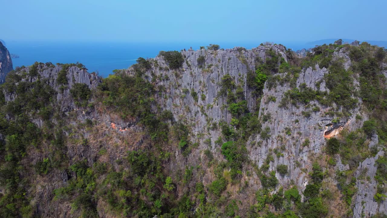 Railay Beach and Phra Nang Cave Beach in Krabi, Thailand, featuring limestone cliffs, turquoise water, and longtail boats. Marvelous aerial view flight overflight cliff flyover drone