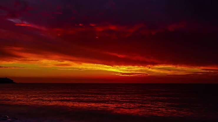 Bright sunrise over the horizon - Time lapse