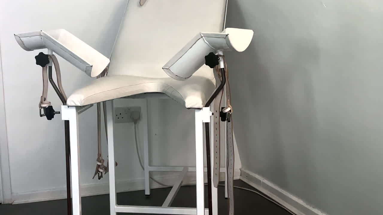 산부인과 의사.부인과 검사 의자.의사 병원