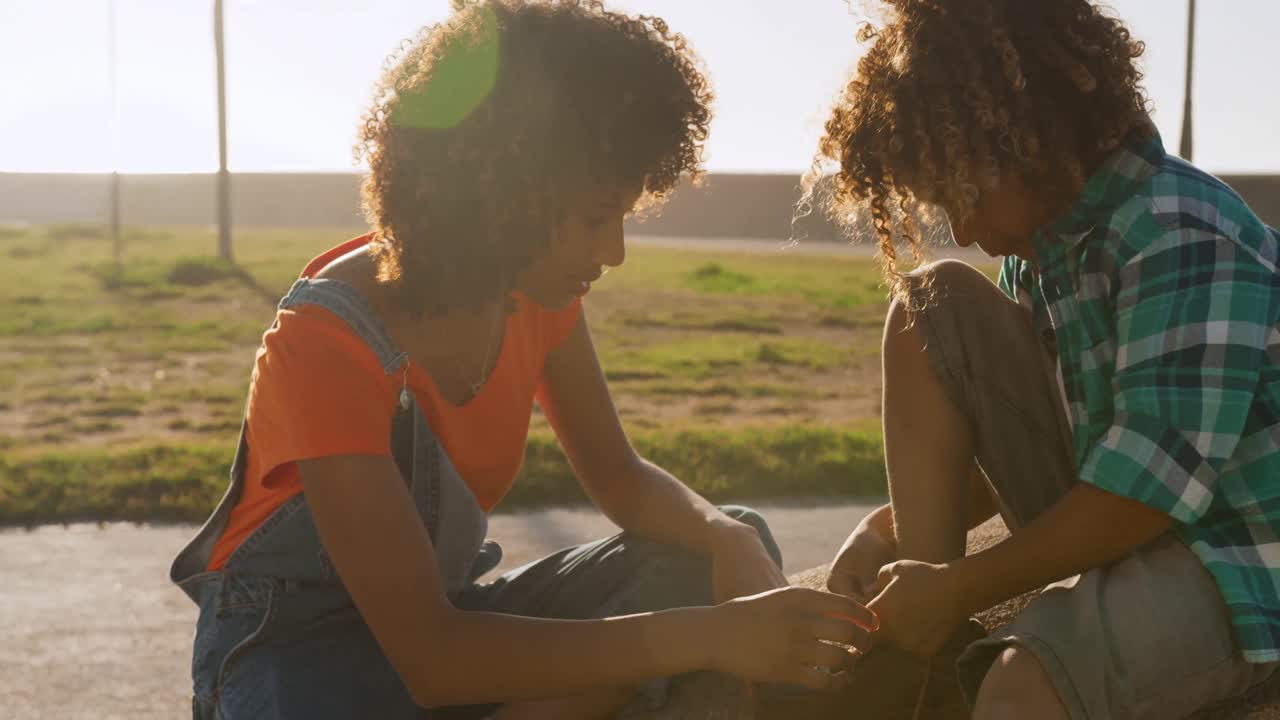 madre e hijo divirtiéndose