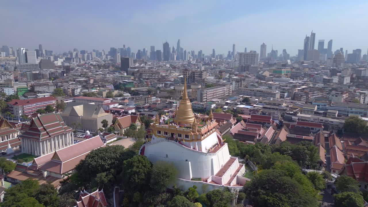 visión general del horizonte fantástica vista aérea vuelo bangkok tempel tailandia wat saket monte dorado, día soleado 2022