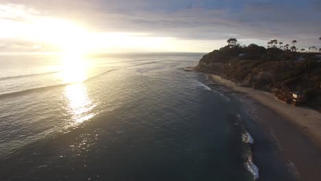 Una-Hermosa-Antena-Sobre-La-Costa-De-California-Al-Norte-De-San-Diego-4