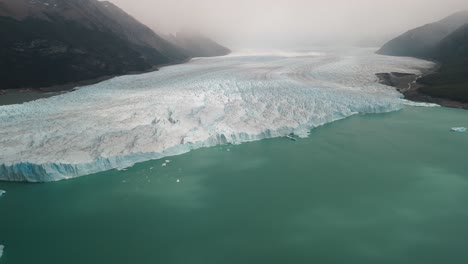 Drone-footage-in-Perito-Moreno,-the-most-iconic-glacier-in-the-world