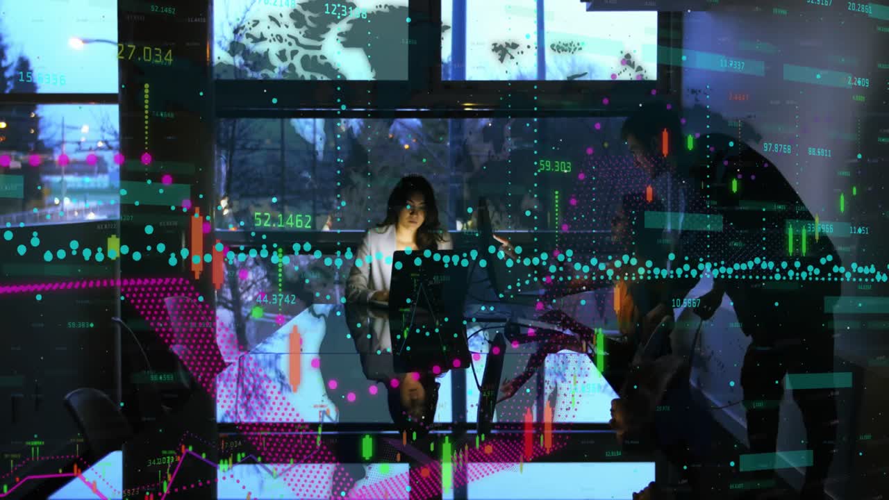 사무실에서 회의하는 동안 비즈니스 사람들에 대한 금융 데이터 처리의 애니메이션