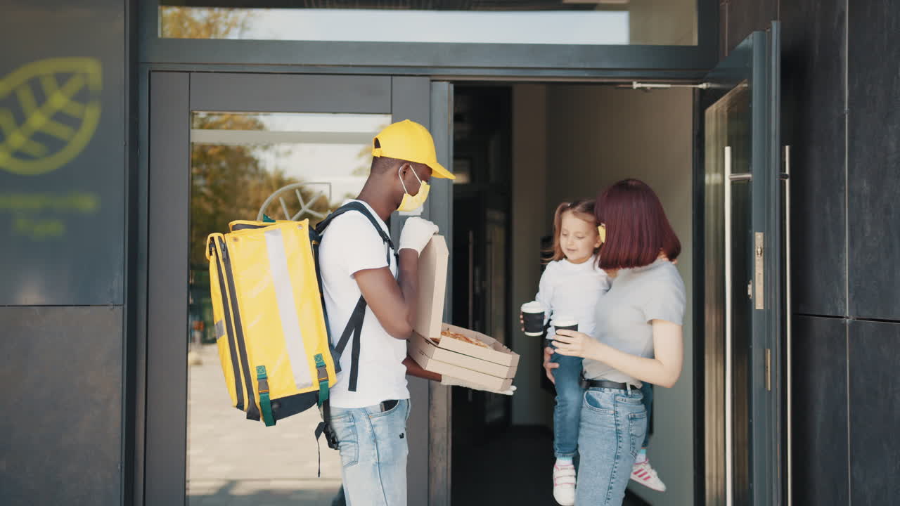 Pizza Delivery During Pandemic