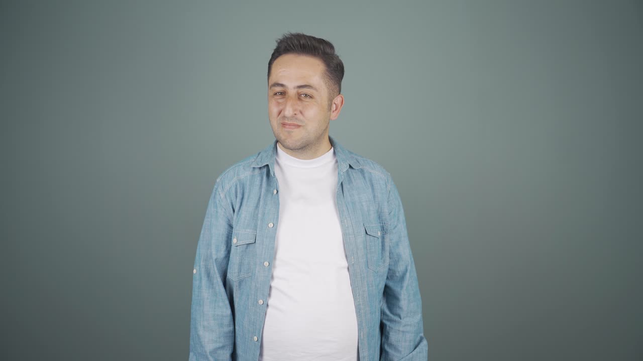 hombre arrogante y engreído.