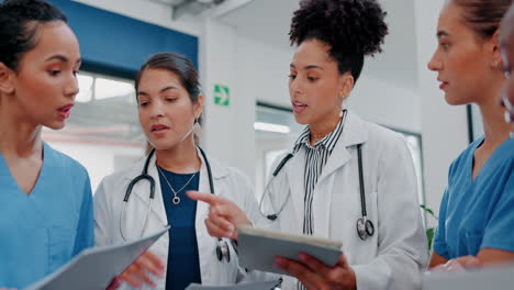 Mujeres,-Médicos-O-Enfermeras-En-Reunión