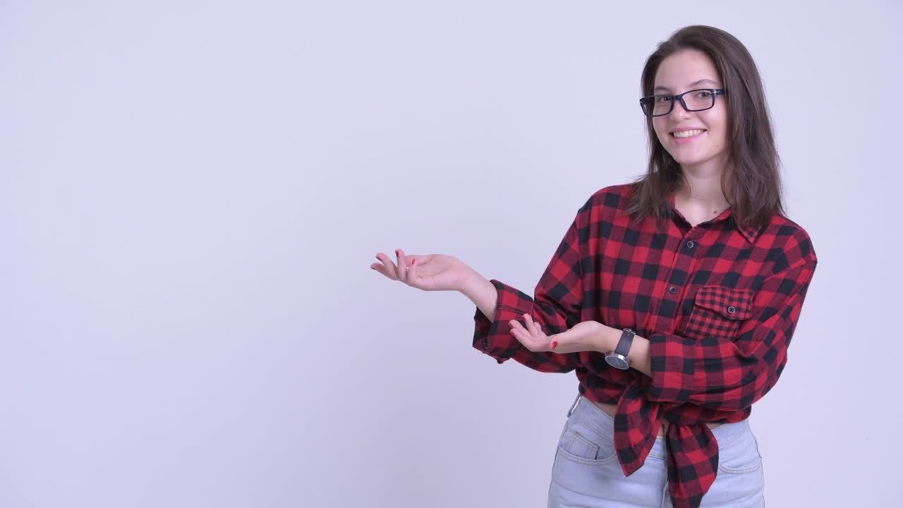 mujer hermosa joven inconformista