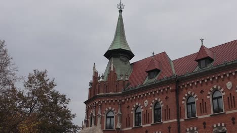un edificio del complejo de edificios en el castillo de cracovia