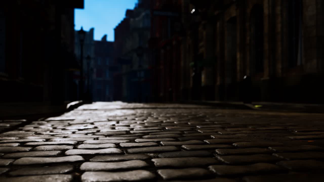 런던의 평소 바쁜 인기 있는 거리는 코로나19 코로나바이러스 기간 동안  ⁇  비어 있습니다.