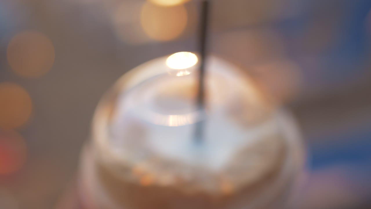 으로 만든 차가운 커피