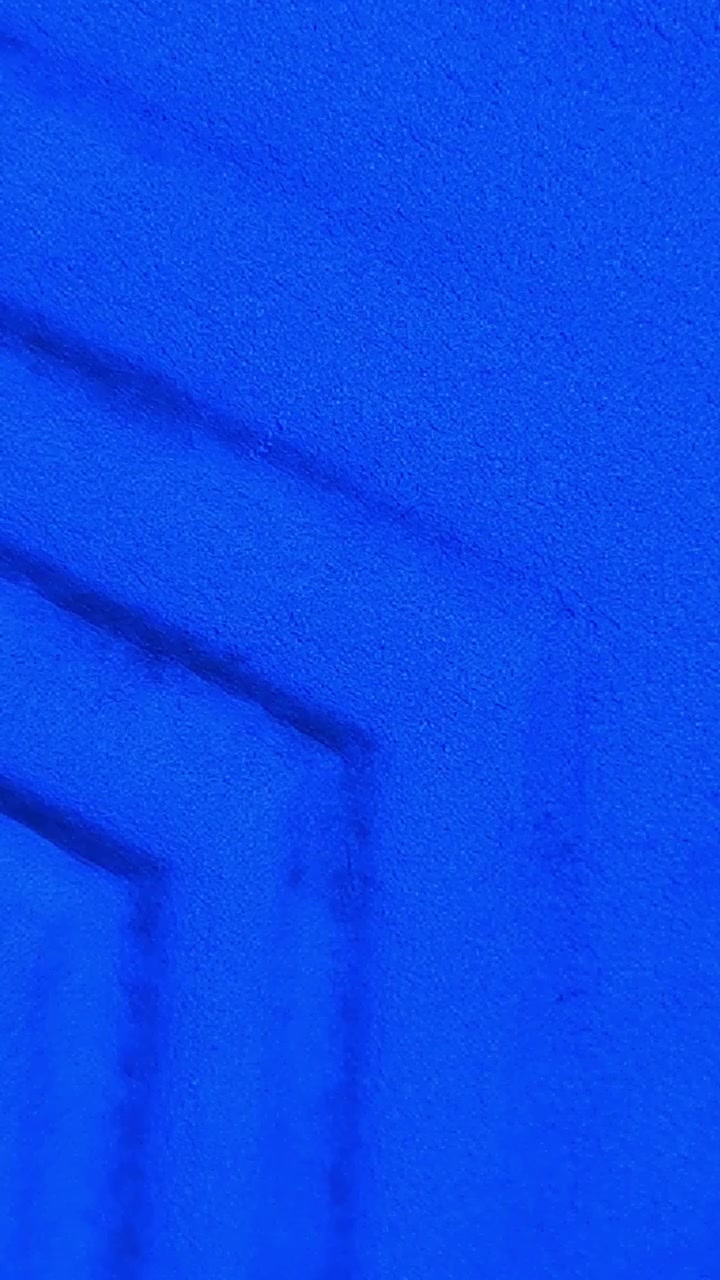 Sfondo dinamico con texture cangiante e ombre geometriche