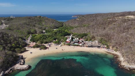 Elevated-outlook-offering-a-glimpse-of-coral-reefs-at-Playa-la-Entrega,-Huatulco,-Mexico