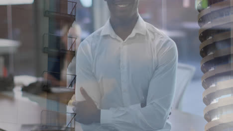 Compuesto-De-Retrato-De-Un-Hombre-Afroamericano-Feliz-En-El-Cargo-Y-Edificios-De-La-Ciudad